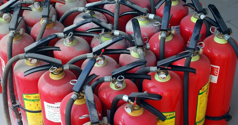 Sécurité incendie dans un camping : les règles essentielles pour protéger vos campeurs